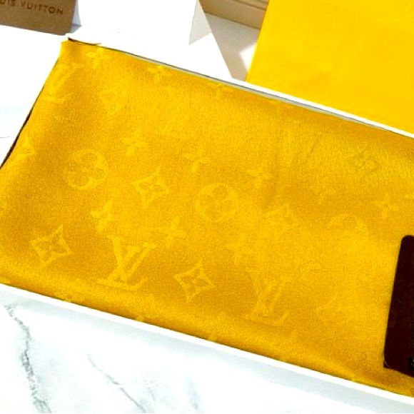 L V Châle Monogram Cashmere Silk Blend Stole Shawl Scarf in Monochromatic Colors - Picture 14 of 14